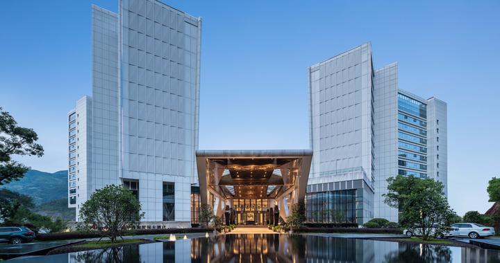 雅阁酒店集团|驭势而驰，高端品牌矩阵的战略升维与全球布局