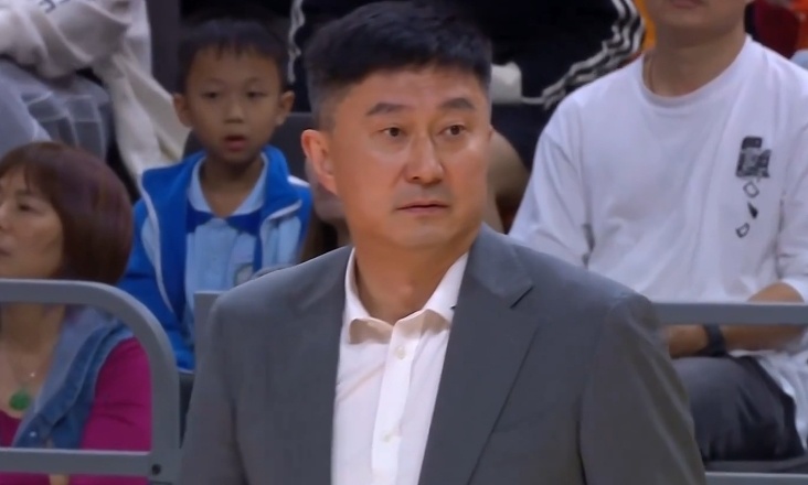 杜锋：比分拉到双位数后大家就开始松，防守不够专注很难走得更远