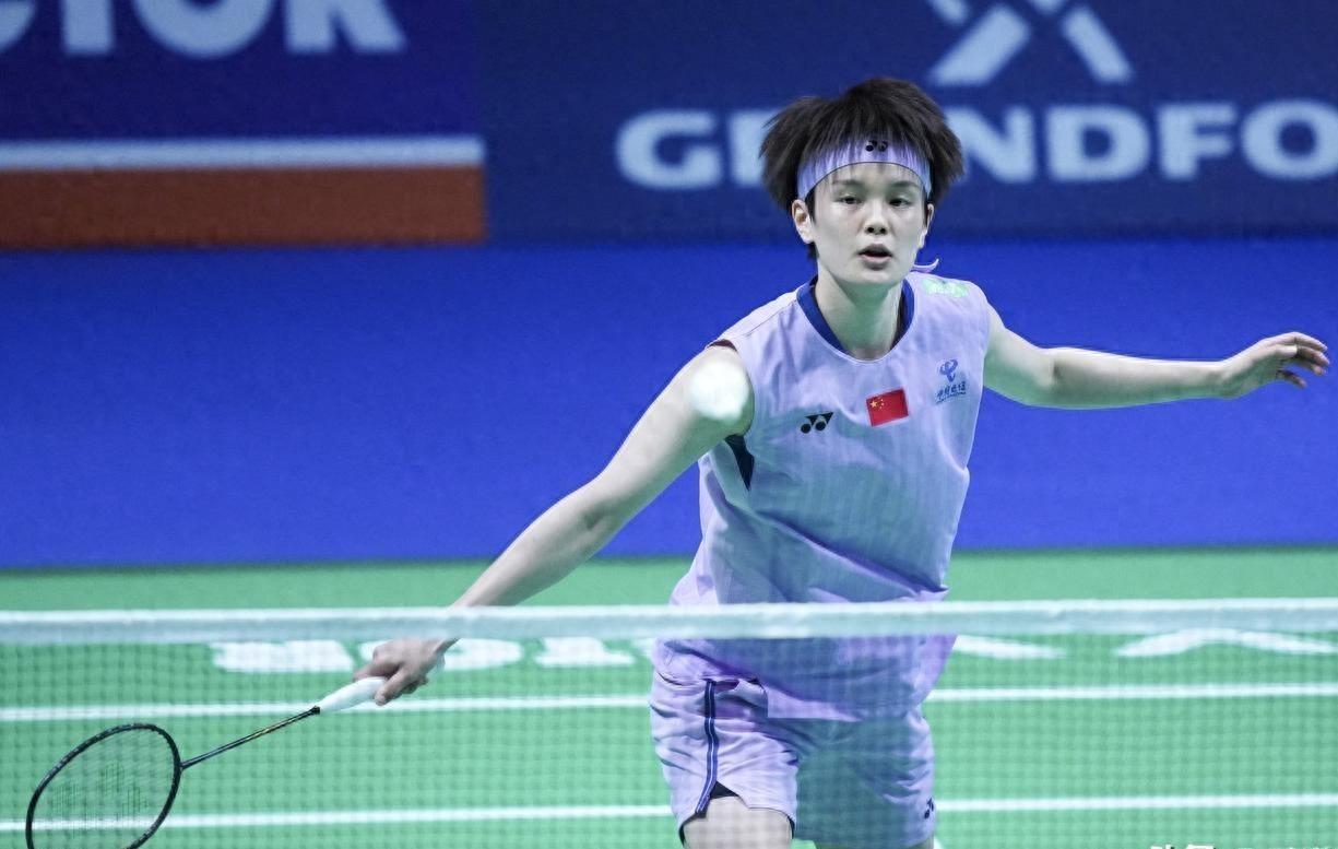 总决赛爆冷门！女单世界冠军0-2落败，国羽首位出局，石宇奇苦战
