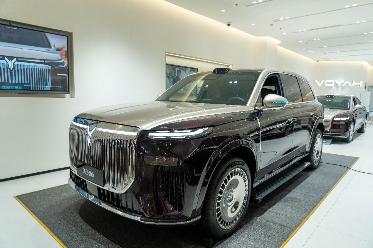 岚图泰山探店：37.99万起的旗舰SUV，凭何成华系“霸气担当”