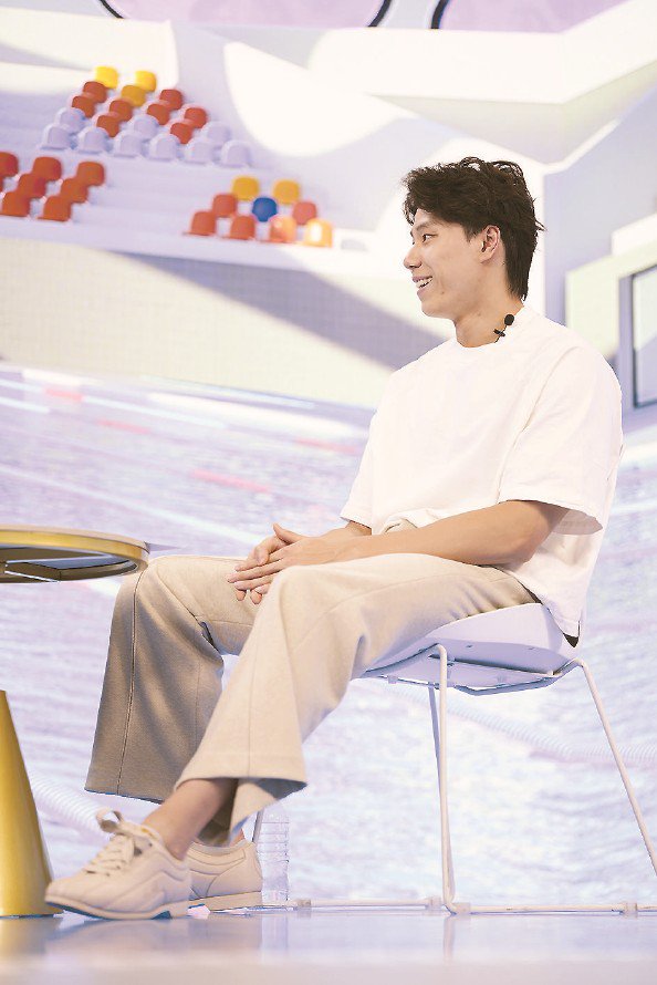 覃海洋  在水中能更清晰看见自己