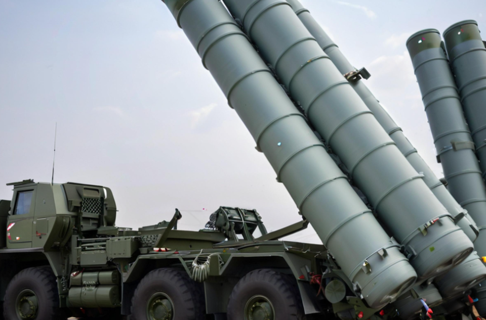 美国“福特”号航母进逼委内瑞拉，中方：反对一切单边霸凌行径