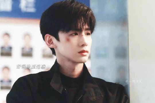 白敬亭章若楠新剧《难哄》跨年热梗引关注