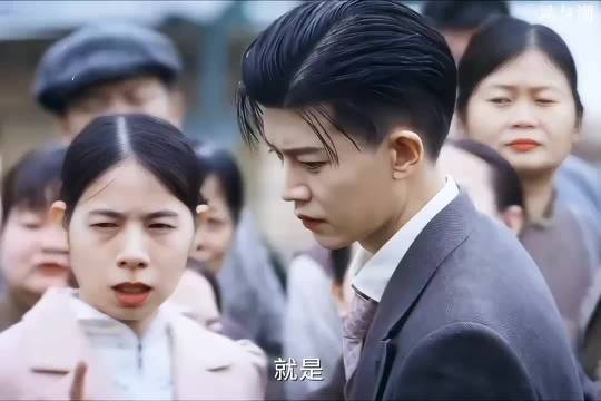 何贤持日通行证送钱遭众人斥责