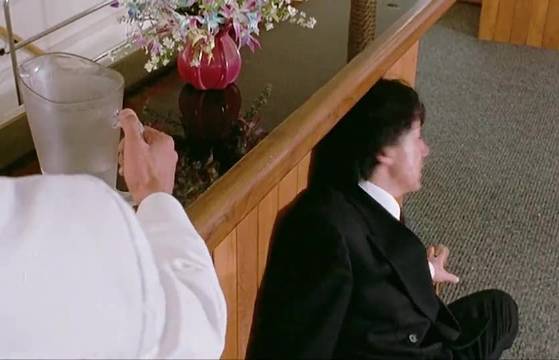 在这个地方打成龙？奥特曼来了也得被踹两脚