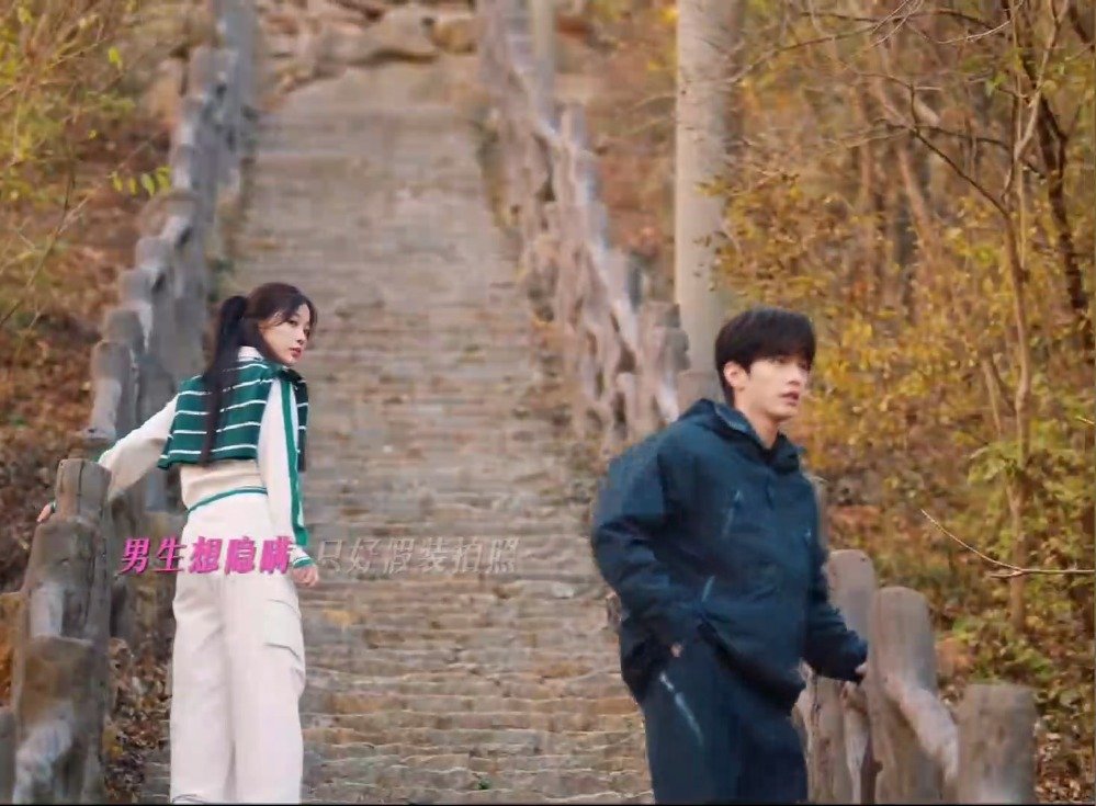 网剧双轨热播，姜暮靳朝情感线引关注