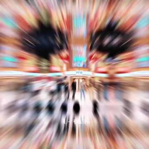 何炅王嘉尔芒果跨年合体，何尔萌十年友情再同框