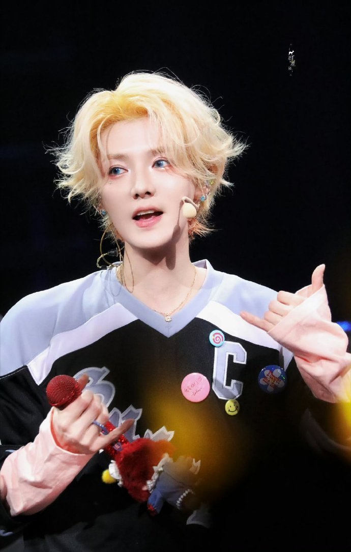 两个人不回应就是最好的回应吧，现在他们在各自的领域闪闪发光也挺好的