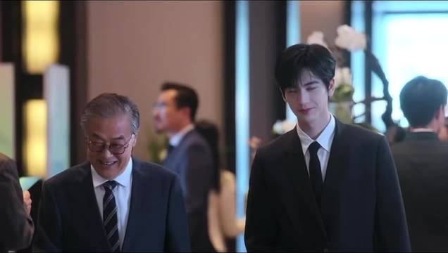 太好了，是何医生穿西装！我们有救了！张凌赫｜徐若晗｜爱你