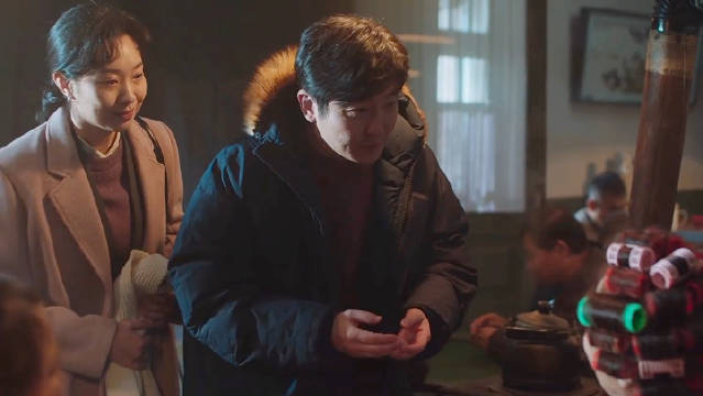 笑S了，夫妻俩来盘店，被问是不是正经夫妻！