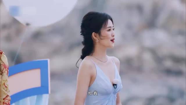 王楚然出场喊白鹿宝贝，下秒两美女同框，简直太养眼