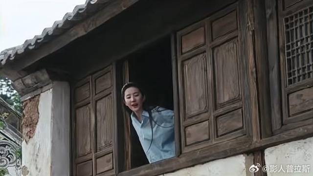 阿遥清晨送红豆粉玫瑰，花式比心齁甜，又是撒糖的一天！