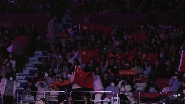 釜山世乒赛团体赛女乒夺得冠军，现场这么多中国球迷， 转播都没显示出来