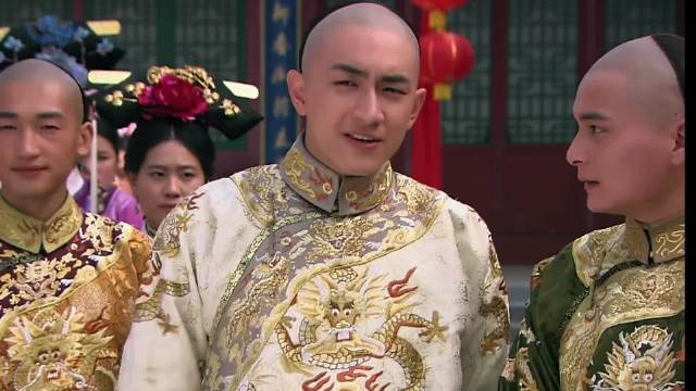 十爷生日宴上，若曦的装扮吸引了众阿哥目光