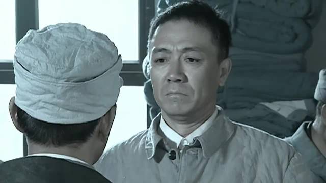 亮剑：李云龙被调到独立团，临前不忘带走一堆军装，直言当是工资！