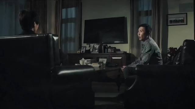 “我的工资跟你有什么关系？呵呵，女人，一言难尽啊”