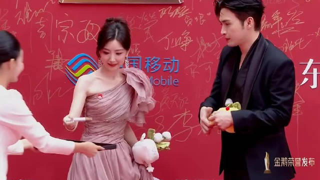 张彬彬毛晓彤 直播cut 还原剧中打拳的场景