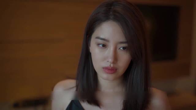 男人迷上性感女同事，刚上头就掉进她的美色陷阱