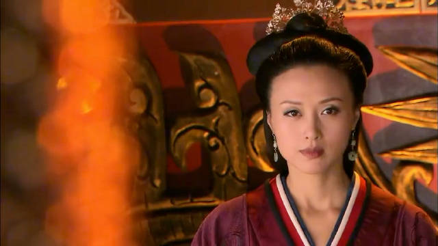 薄姬终于成太后，风韵犹存绝美，戴上凤冠气场十足