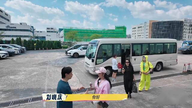 刘嘉玲回TVB就像回娘家，李浩林亲自迎接，张柏芝上来就是锁喉！