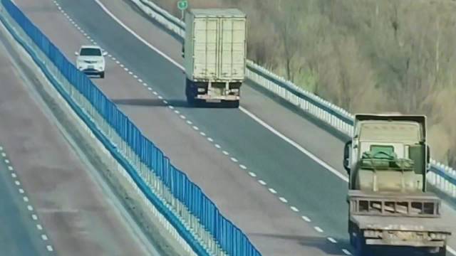 险！一司机走错高速路口竟直接逆行 交警：罚款200元驾驶证一次记12分