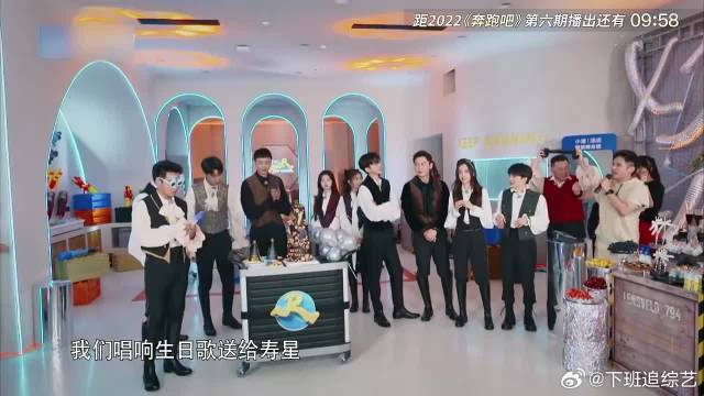 信过生日，下秒工作人员开口说生日歌，单依纯听得翻白眼