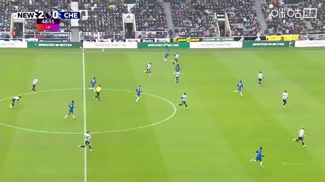 加纳乔直接趟出底线！詹俊：你得变速变向，不能一条道走到底