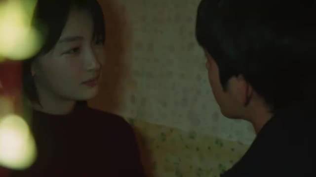 女孩投怀送抱，男孩热烈回应