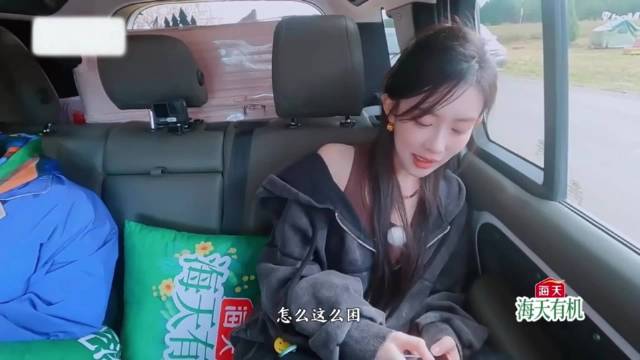 孟子义张真源后座聊天，有谁注意李昀锐表情，藏不住一点丨奔跑吧