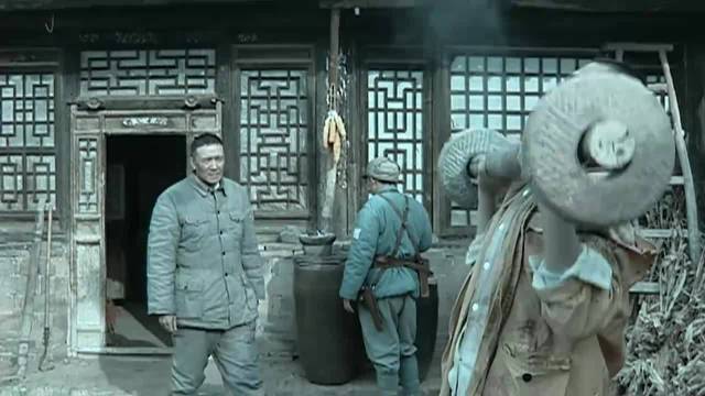 亮剑：魏和尚大型双标场面，上秒刚打趴李云龙，下秒就要当他小弟！