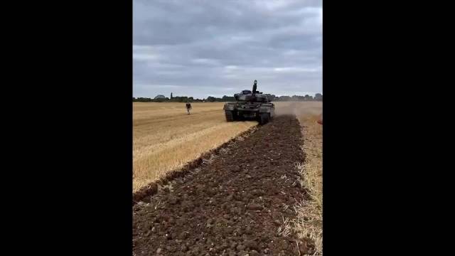 本来老爹让你买辆拖拉机，结果你花一样的钱，淘了辆军用坦克