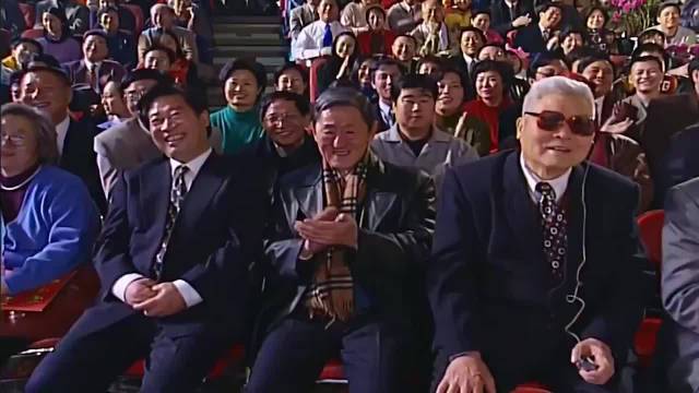 赵本山讲老虎与蛇的笑话，结果宋丹丹生气：这是说我呢嘛丨春晚