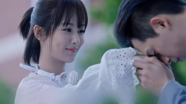 他俩有个婚后的小烁《偏爱年年》在幡 苆，转正后的两个人嘎嘎甜