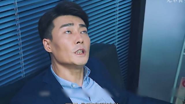 刑警队长望着查出的证据，开始怀疑身为公安局副局长的师傅 ！