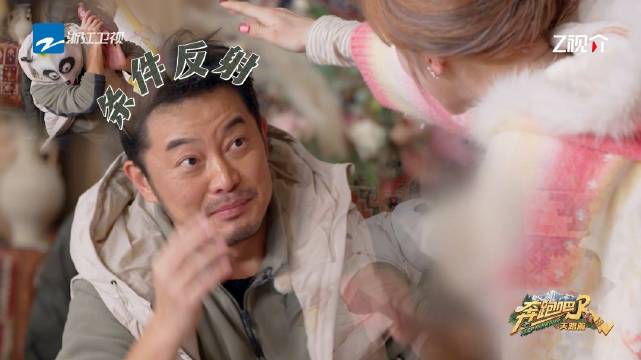 沙溢遭宋雨琦精准打击，游戏后抬手仍被吓躲