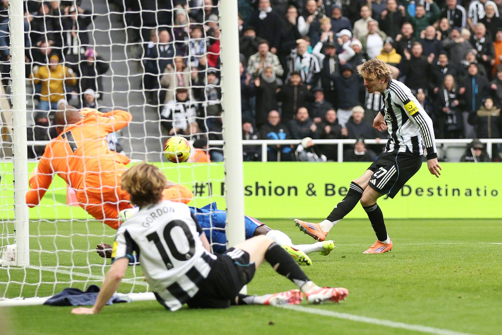 开局闪击 上赛季开始以来，纽卡在英超比赛前5分钟打入的进球联赛最多（8球）