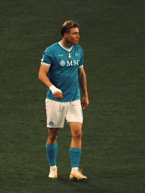 霍伊伦制胜球助那不勒斯2比0胜AC米兰