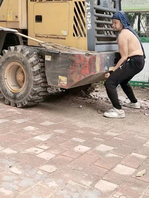 拖拉机移动也是挑战不可能诞生新的吉尼斯世界纪录