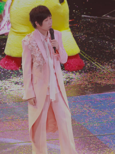 當你安安靜靜獨自帥氣⋯⋯ 周圍就是老東西要搞你 真給我看笑了