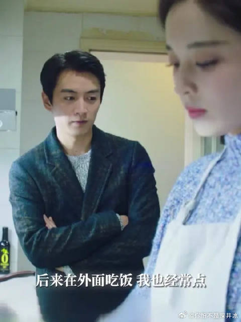 厨房的气氛暧昧起来了