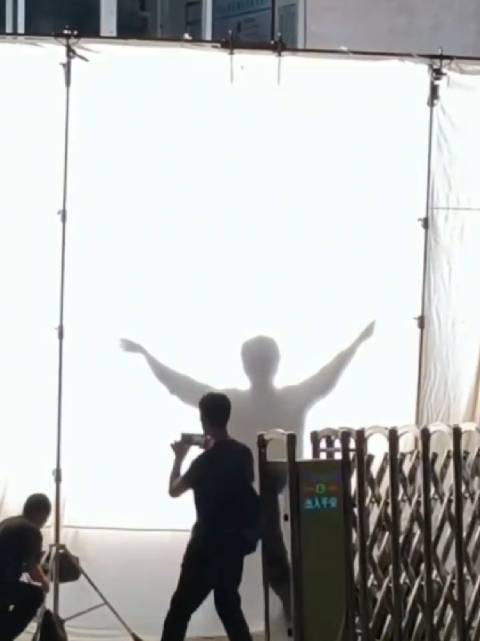 除了灯草还有谁会给这么多围观的陌生人情绪价值逗大家快乐呀