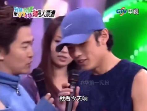 2001年 周杰伦&蔡依林首次同台在综艺节目演亲热戏，爆笑全场