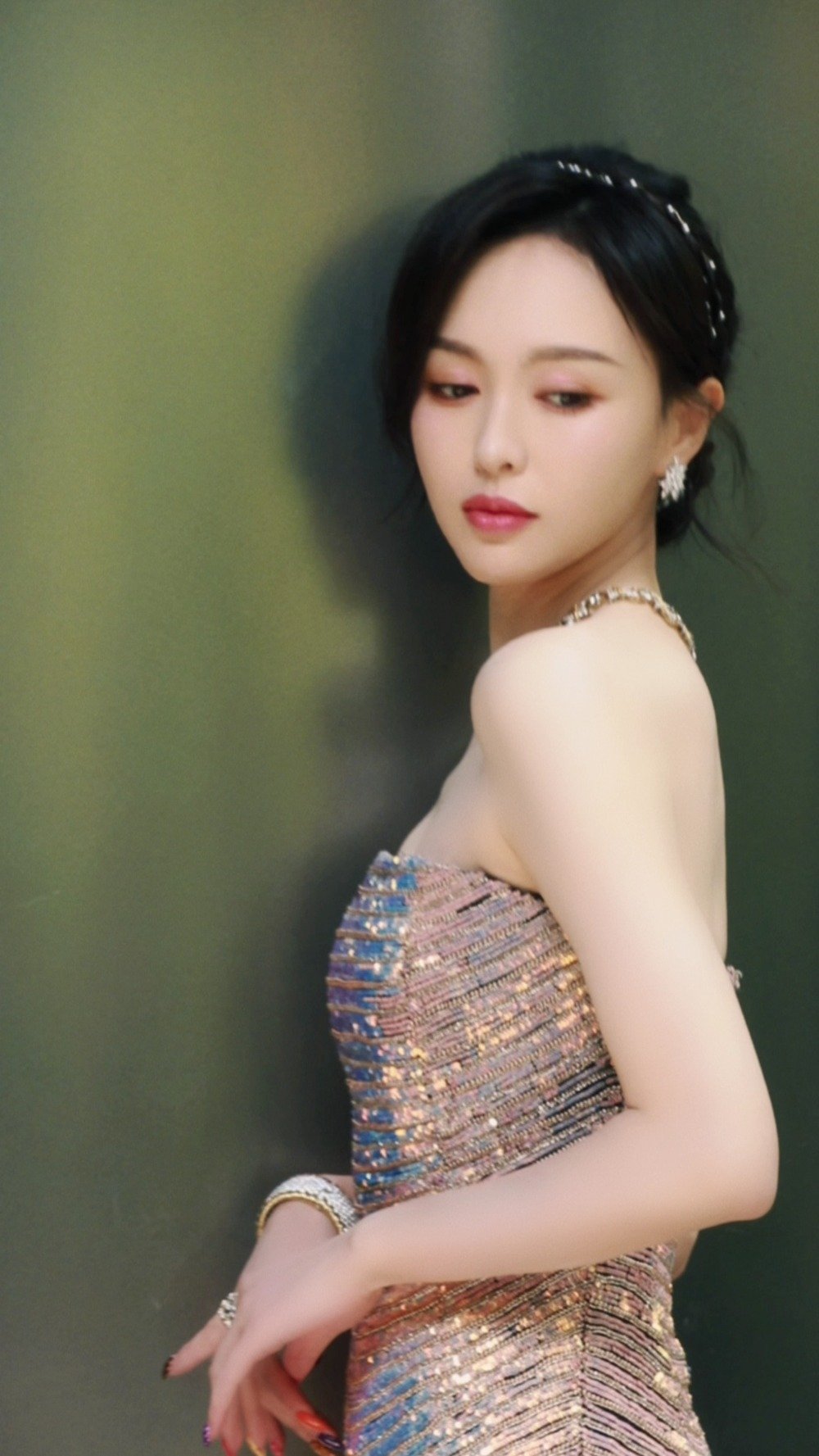 唐嫣新剧《此刻的生活》饰演职场母亲陈岩