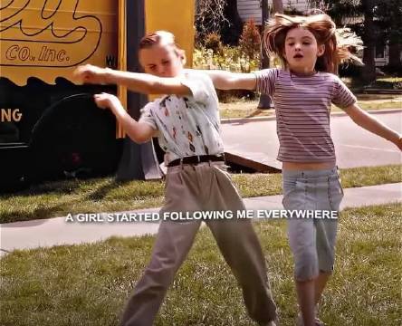 当她发现送他的鸡蛋被扔之后 生气远离他 怦然心动