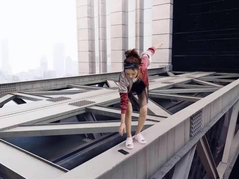 穷保安救美女，怎料她是千亿总裁，从此走上人生巅峰！