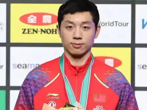 许昕的正手能力有多强，被拉穿了的马龙都只能露出无奈的笑