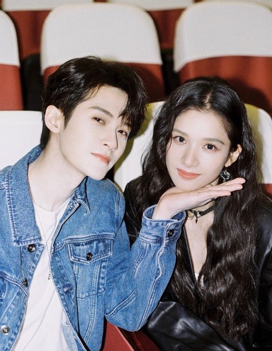 湖南跨年内娱换乘恋爱引爆话题，多组CP同台互动