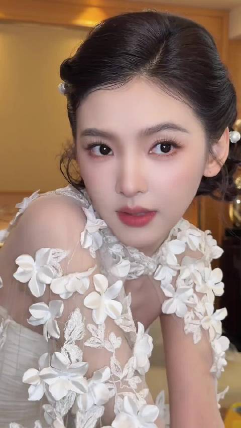 章若楠简直也太美了吧，简直和花仙子一样