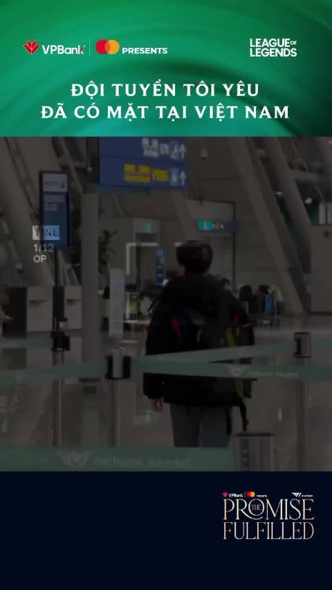 在越南机场的T1 李哥还是那么爱看书 cr : vcslmht insta