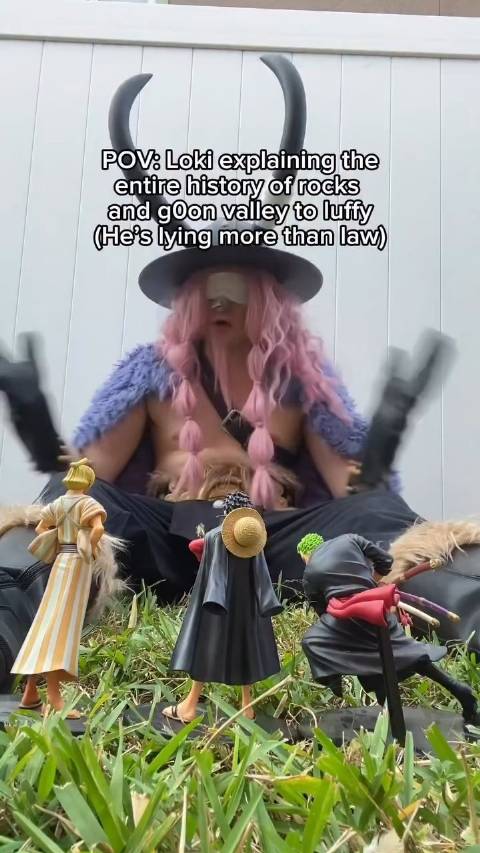 洛基给主角们解释洛克斯海贼团与神之谷故事的场景